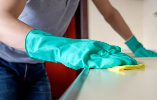 Careful treatment of a wool rug during local cleaning
